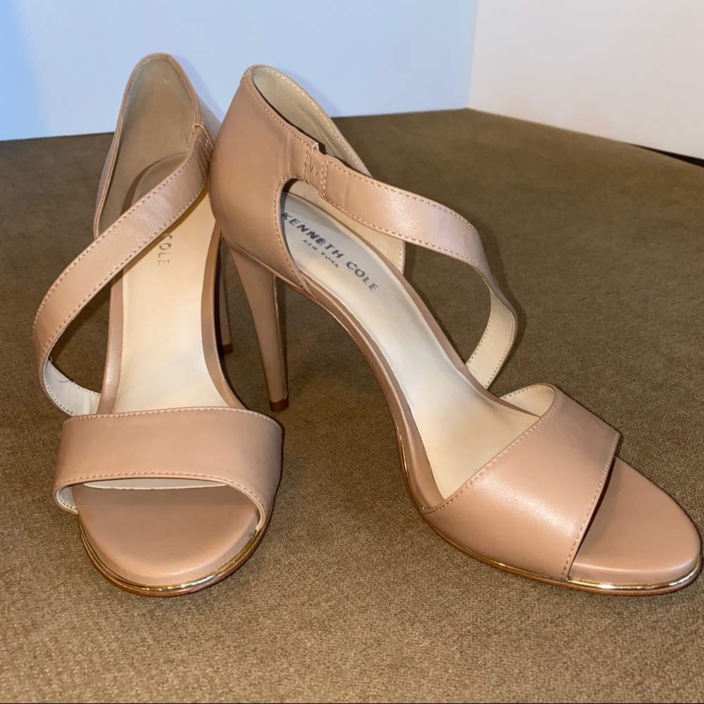 Kenneth Cole beige Baylee platform strappy sandals